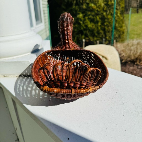 Vintage 70s Handmade Wicker Chestnut Brown Duck Basket Decorative Boho Cute Rare - Picture 6 of 7